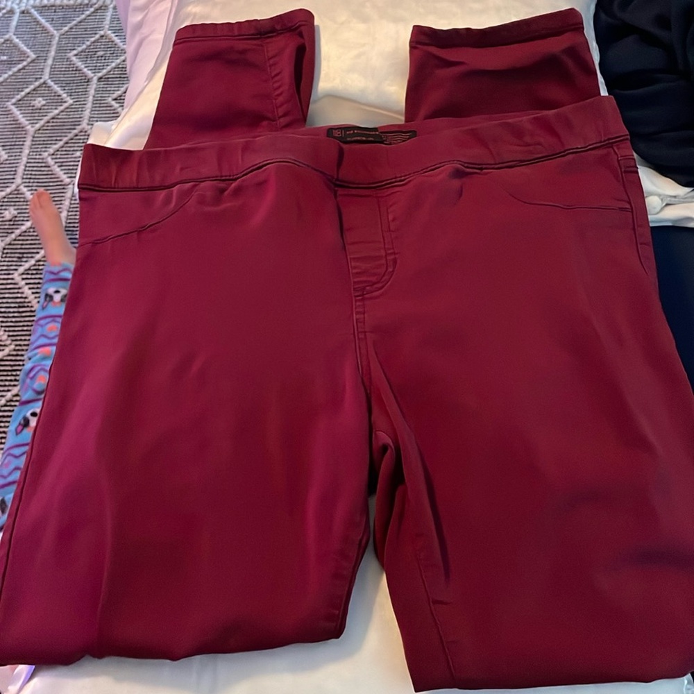 🌸🌺Leggings 15/17 no boundaries. Used great shape. Maroon/ wine color